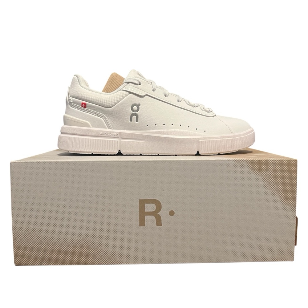 On Clouds Women’s THE ROGER Advantage White | White Size US 6 / EU 37 NIB